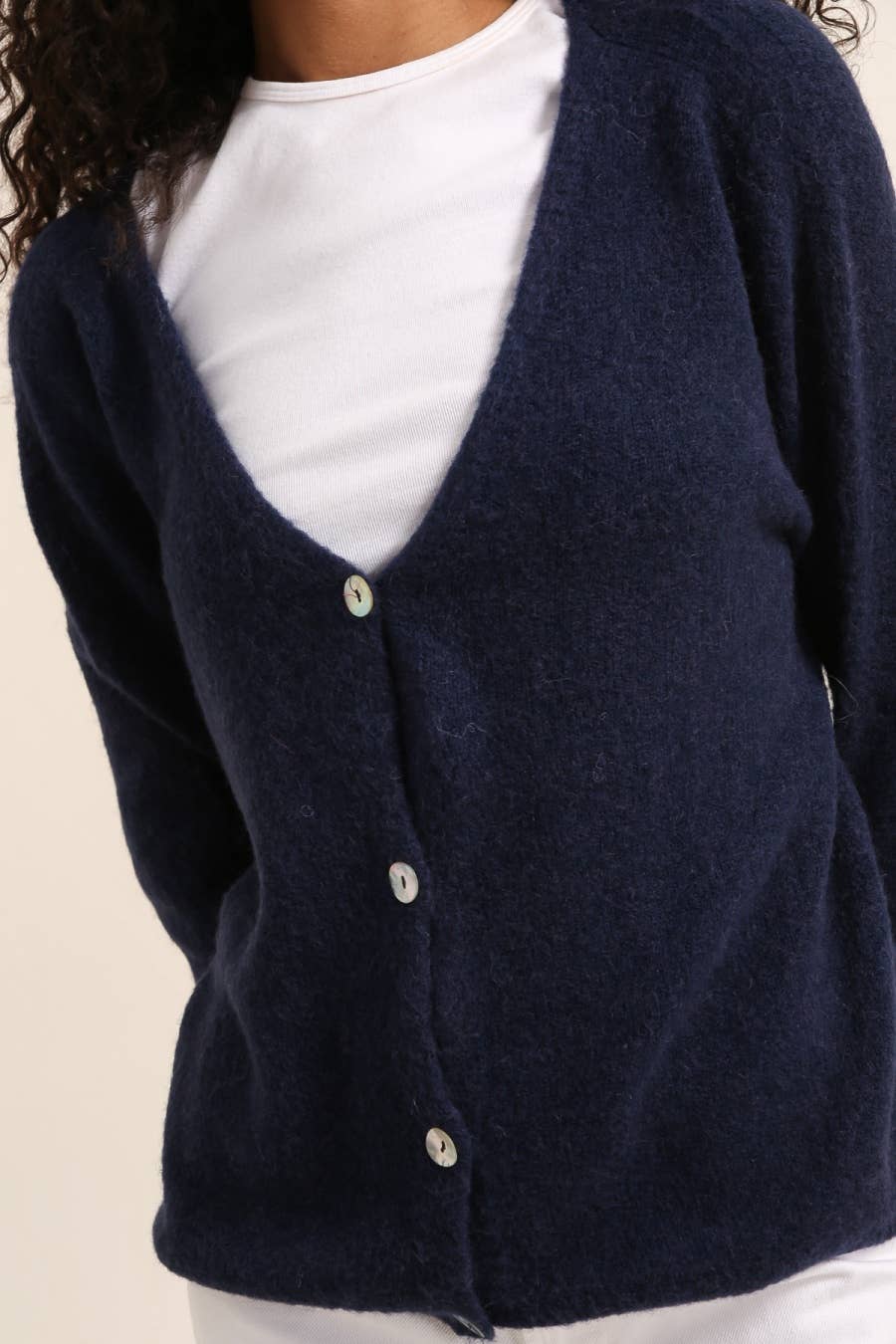 ALPACA Strickjacke mit V-Ausschnitt REF 1026: JEANS