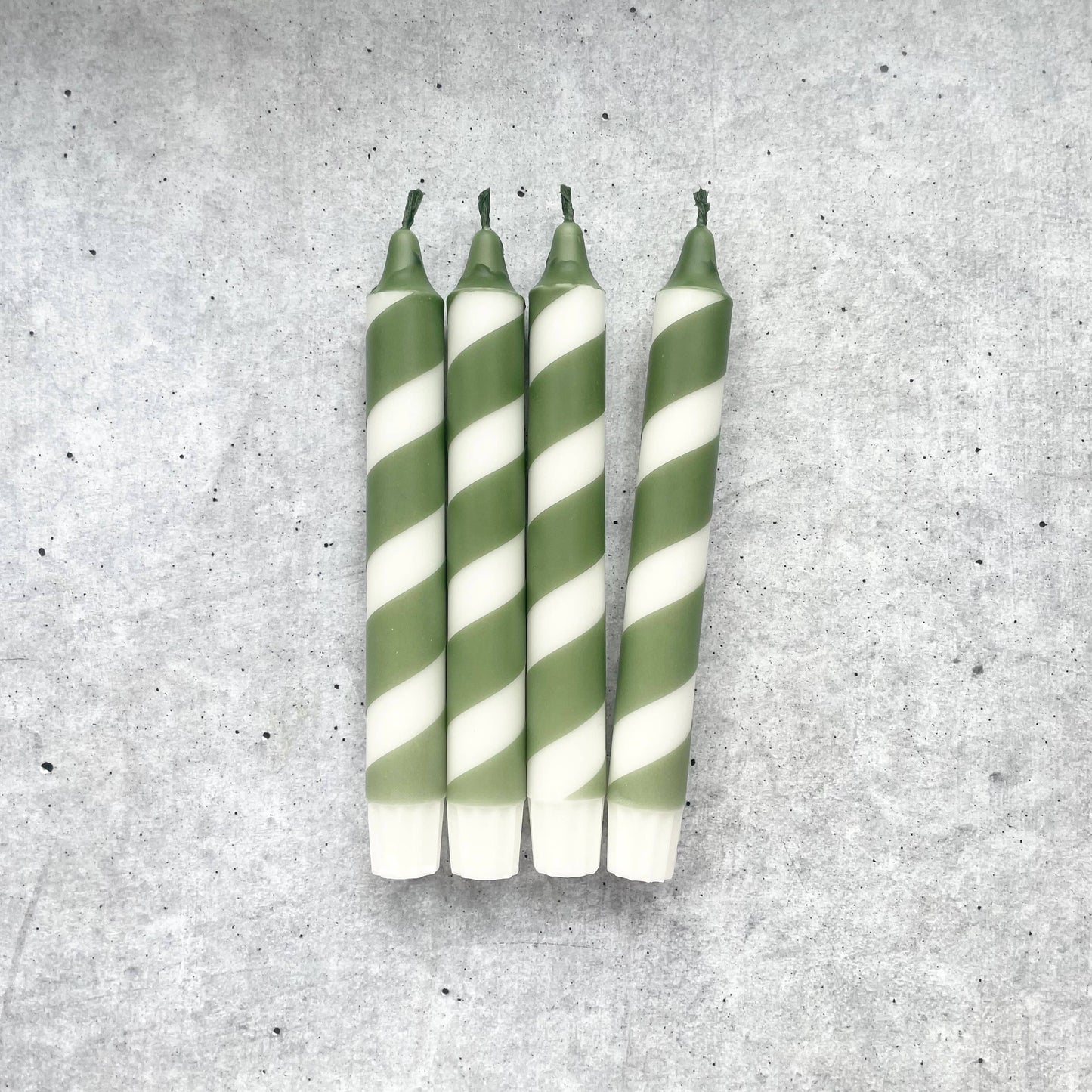 Dip Dye Kerzen | Swirl olive grün | 4er Set