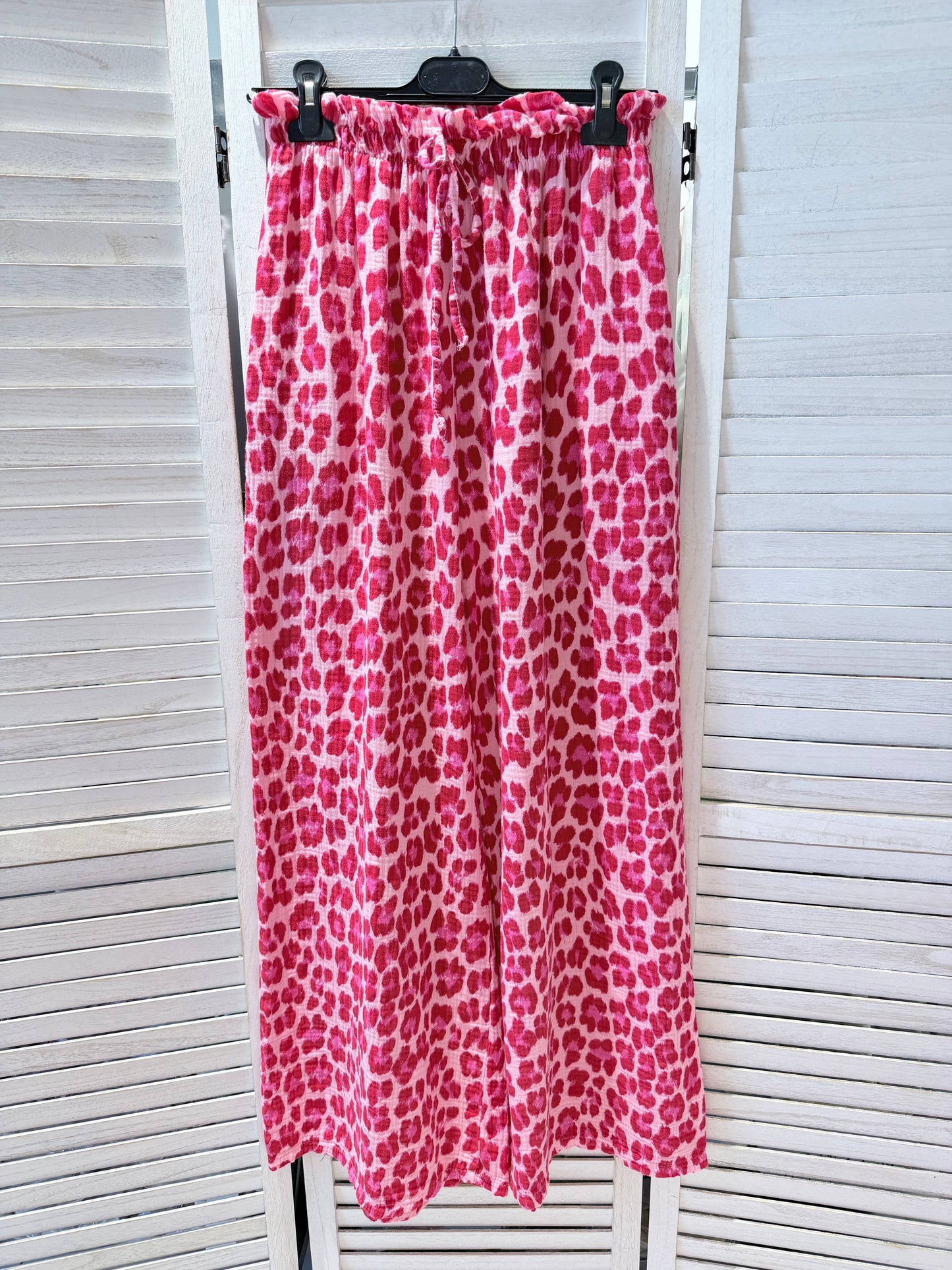 Weite Hose mit geflecktem Print: Bunt / SIE