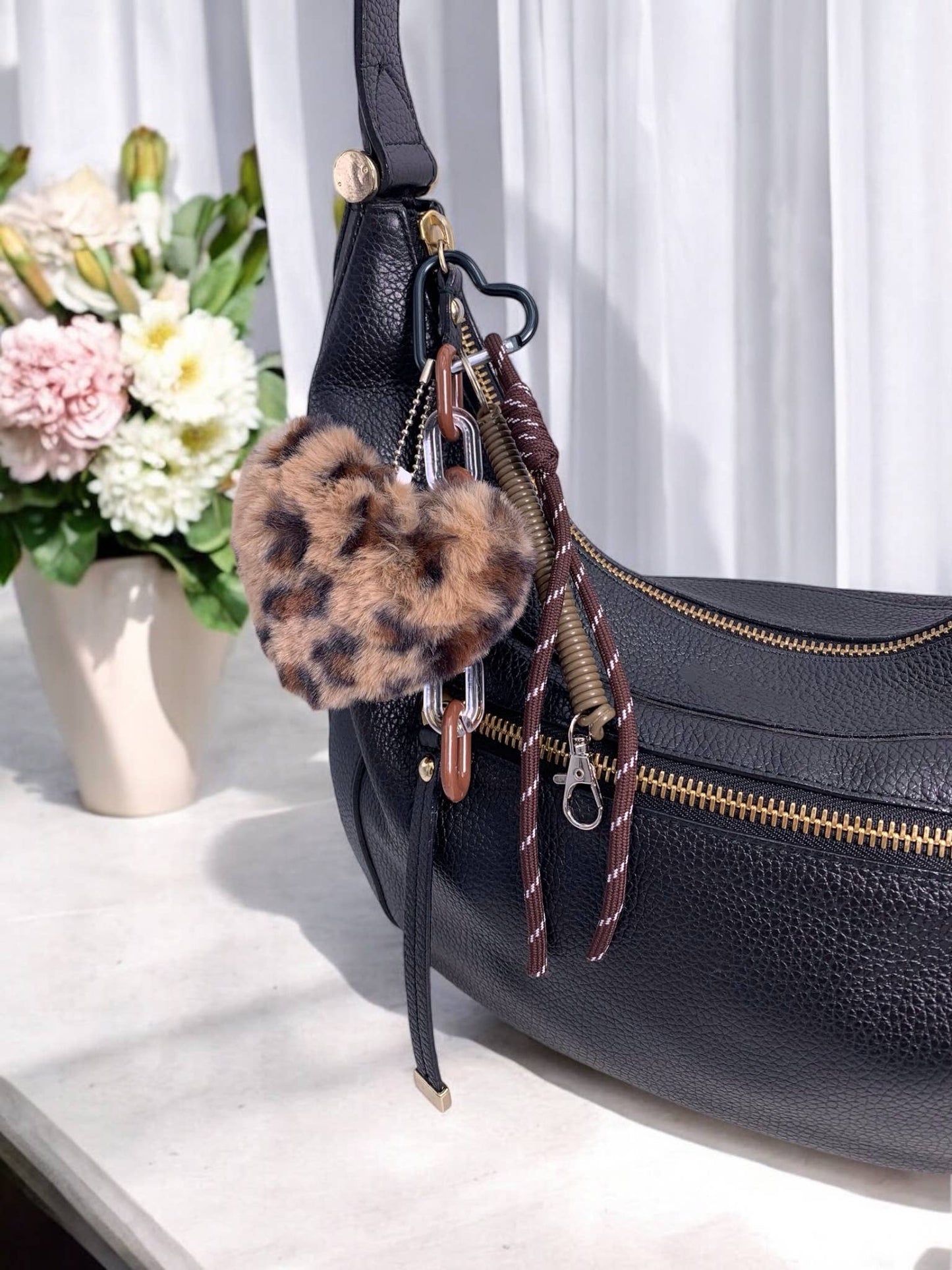 Leopard-Herz Taschenanhänger und Schlüsselanhänger PC09: Braun / Synthetisch