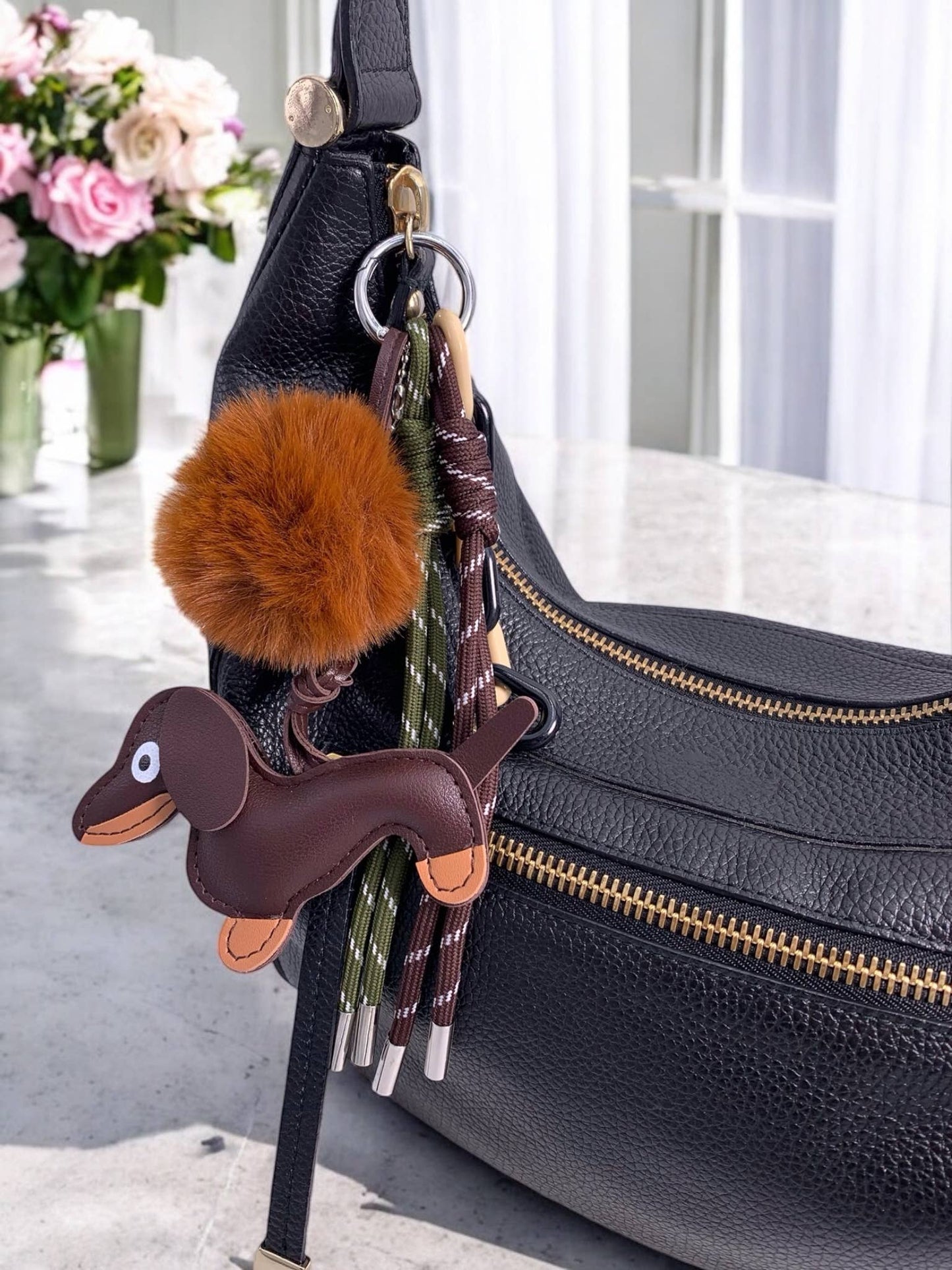 Taschenanhänger und Schlüsselanhänger mit Hund und Bommel PC11: Braun / Synthetisch