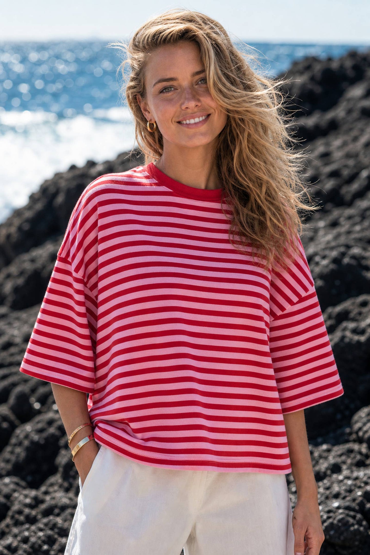 Gestreiftes T‑Shirt zum Knoten am Rücken: Rosa / SIE
