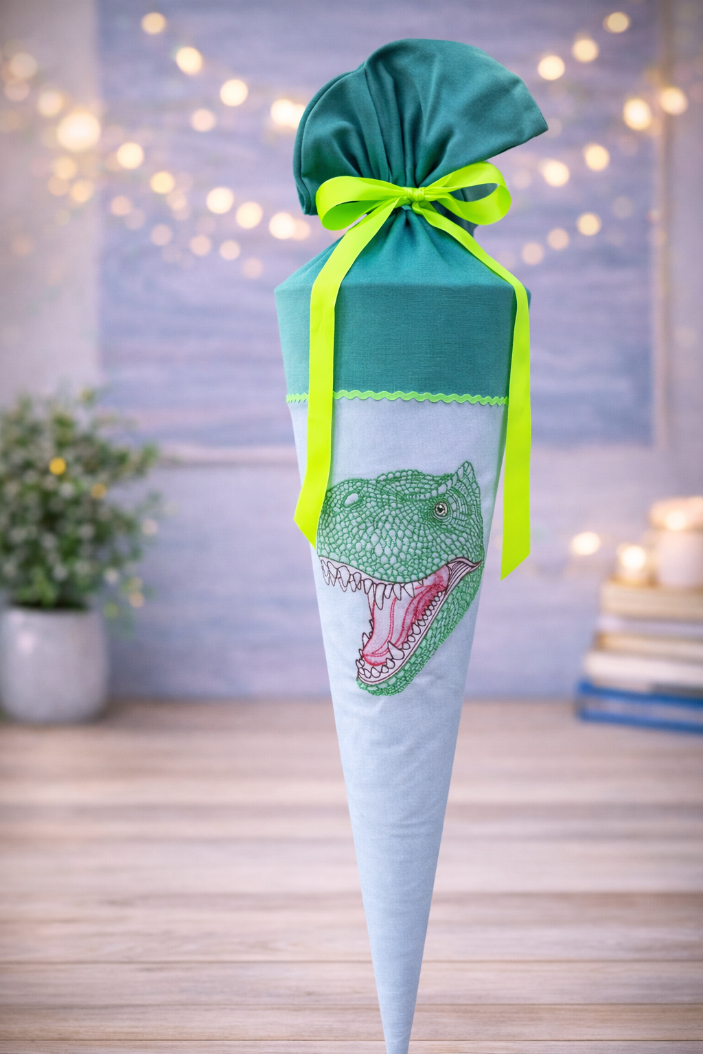 SCHULTÜTE "DINOSAURIER" MIT PAPPKEGEL