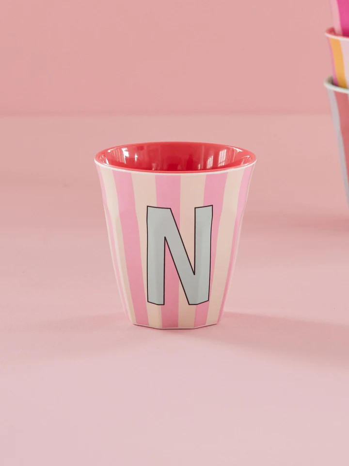 Buchstaben Becher 'N'