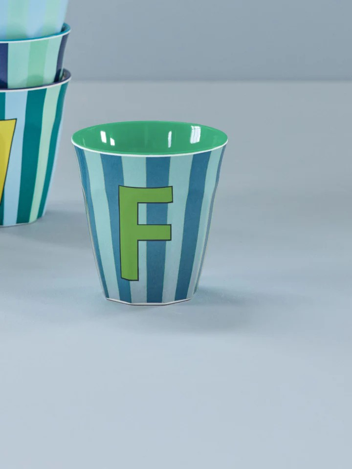 Buchstaben Becher 'F'