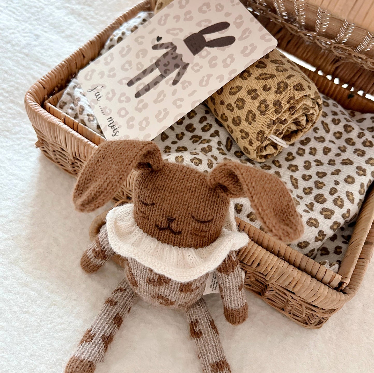 Bianca Mulltuch mit Mini-Leopardenmuster in Kaffee: MINI-LEOPARD / L 110*110