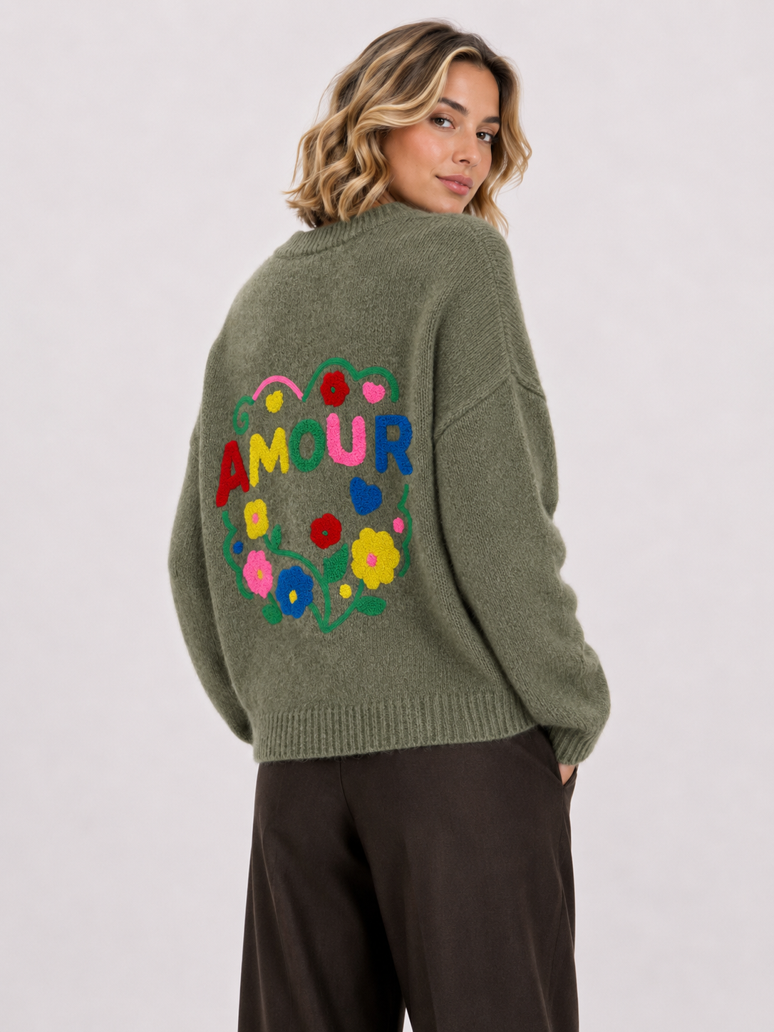 Strickpullover „AMOUR“ – florale Stickerei auf dem Rücken AP200: Grün / Standardmäßig / Eine Größe