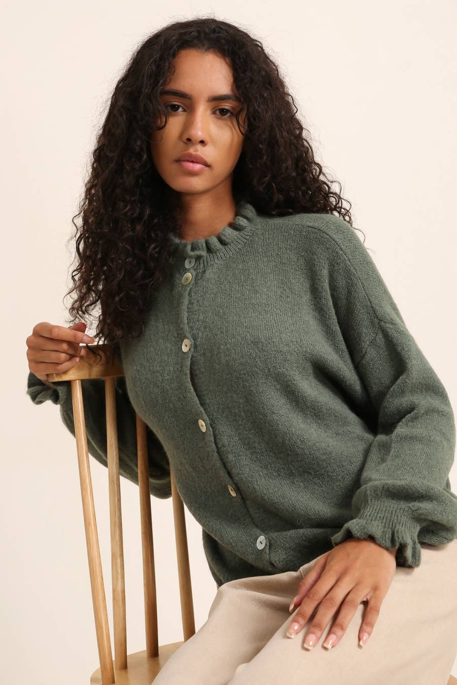 Strickjacke mit ALPAKA-Kragen REF. 8012: Schwarz