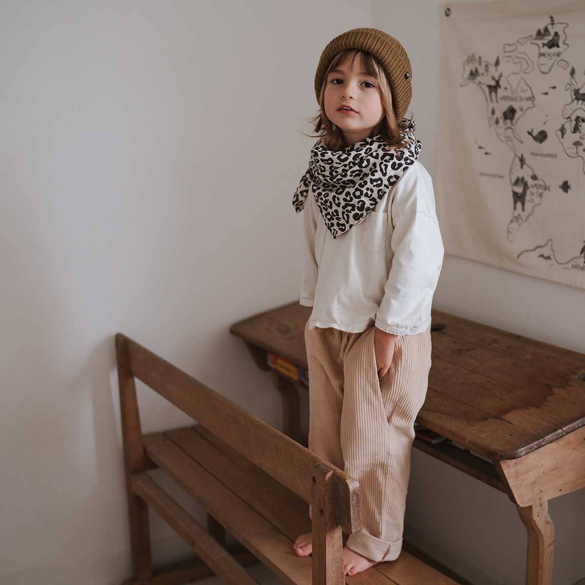 BIANCA Mullwickeldecke mit Leopardenmuster in Greige: GRAOU / M 70x70