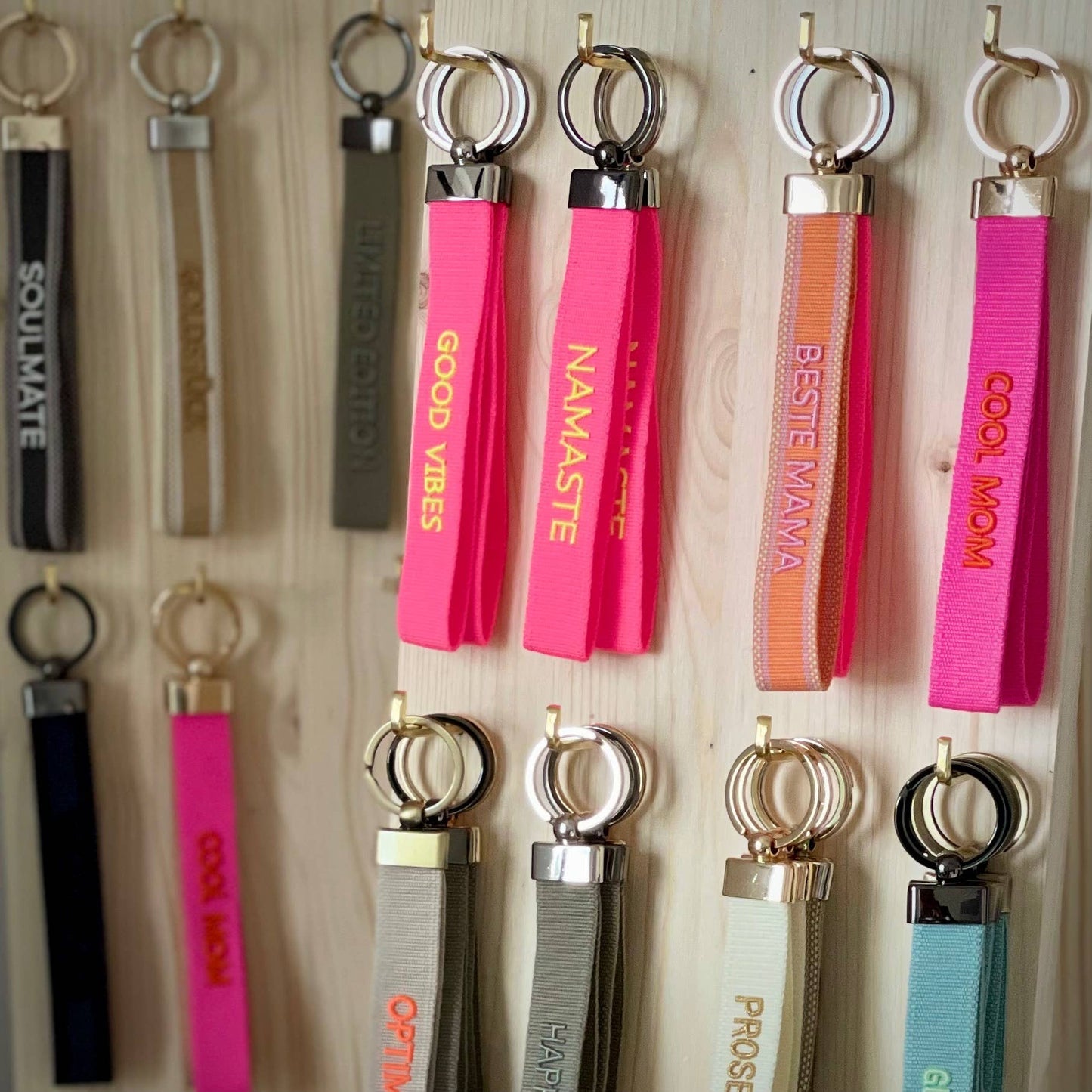 GLÜCKSKIND Schlüsselanhänger Keychain, gewebt  bestickt