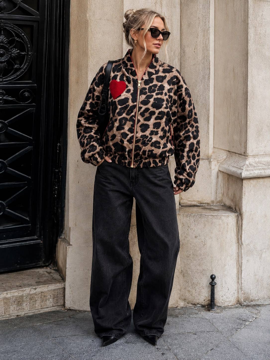 OVERSIZE-LEOPARDEN-BOMBER MIT REISSVERSCHLUSS UND KONTRASTIERENDEM HERZ – DIE STATEMENT-JACKE (Kopie): LEOPARD / L