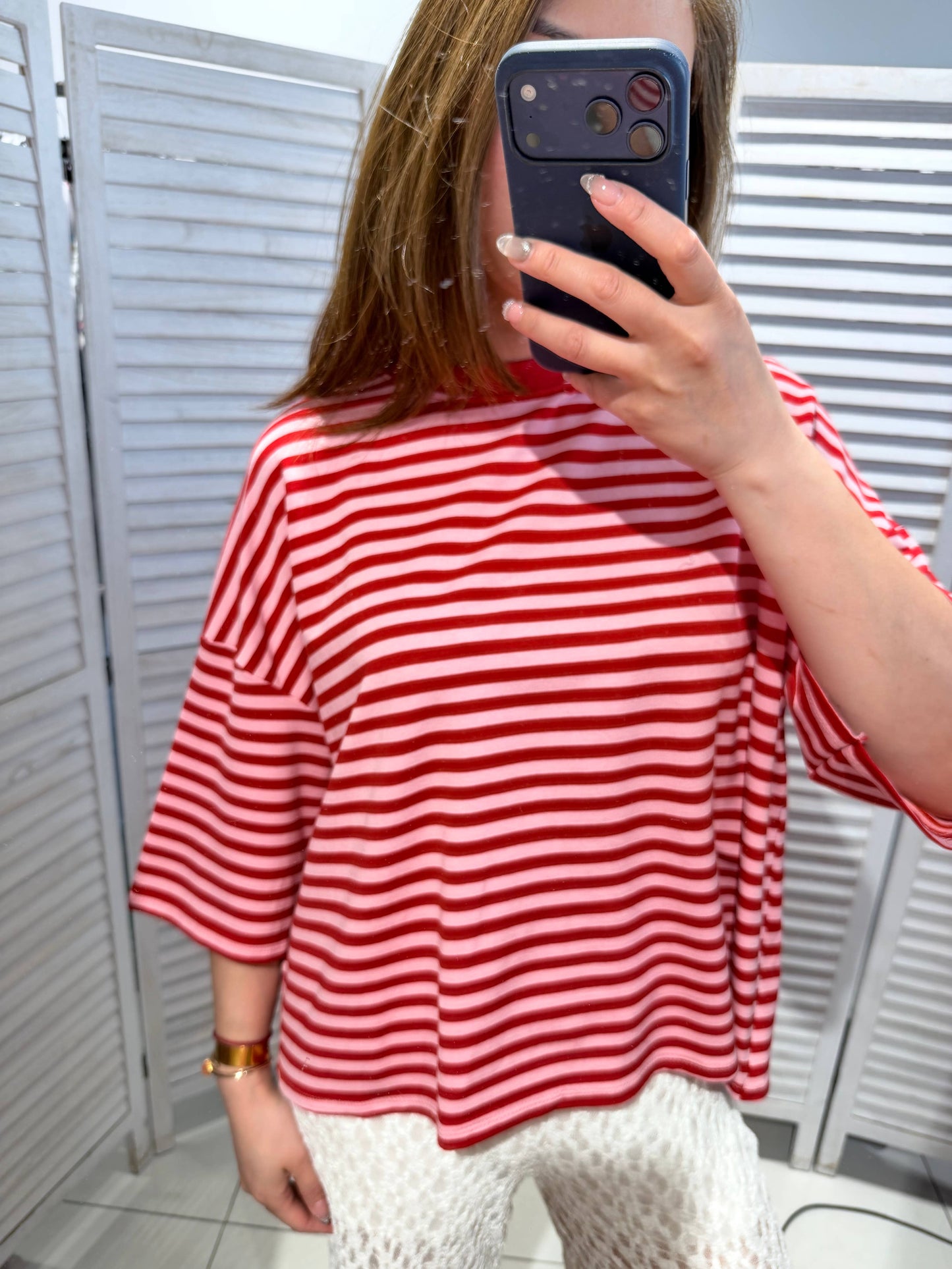 Gestreiftes T‑Shirt zum Knoten am Rücken: Rosa / SIE