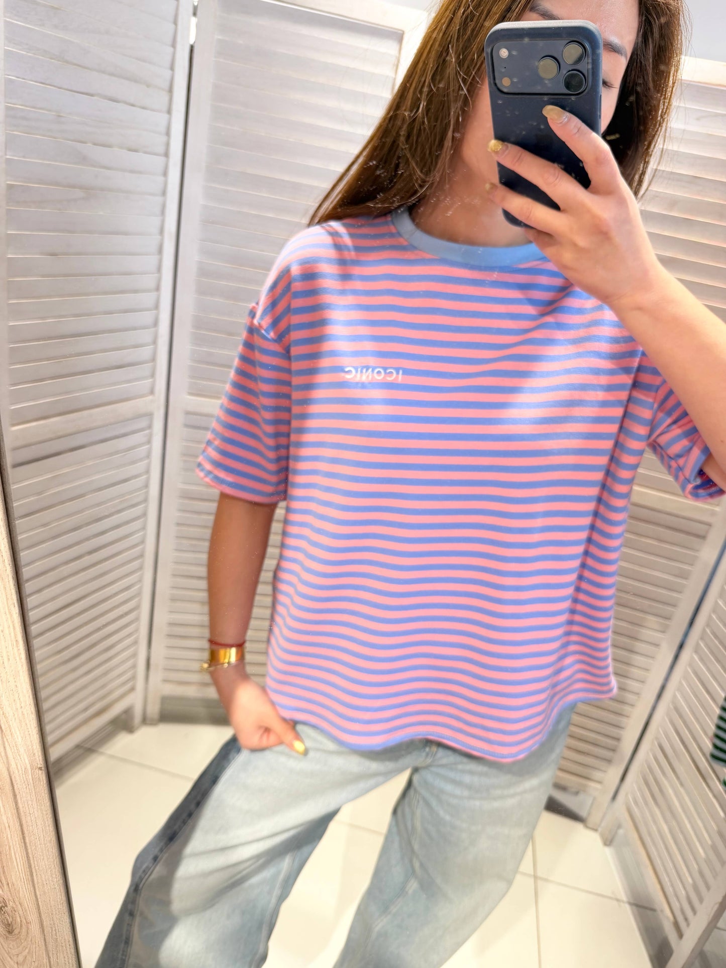 Modernes gestreiftes T‑Shirt: Rose bébé / Taille unique