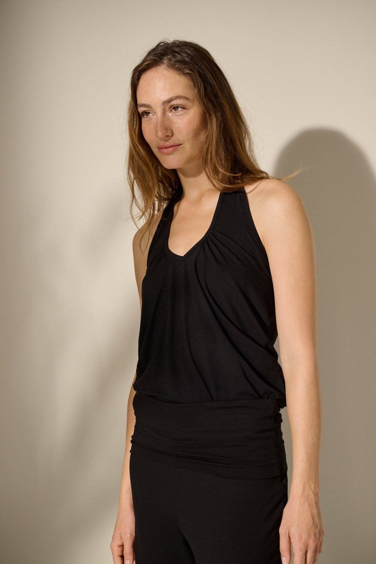 Hold me Top - schwarzes Neckholder-Top aus weichem Jersey: Schwarz / M