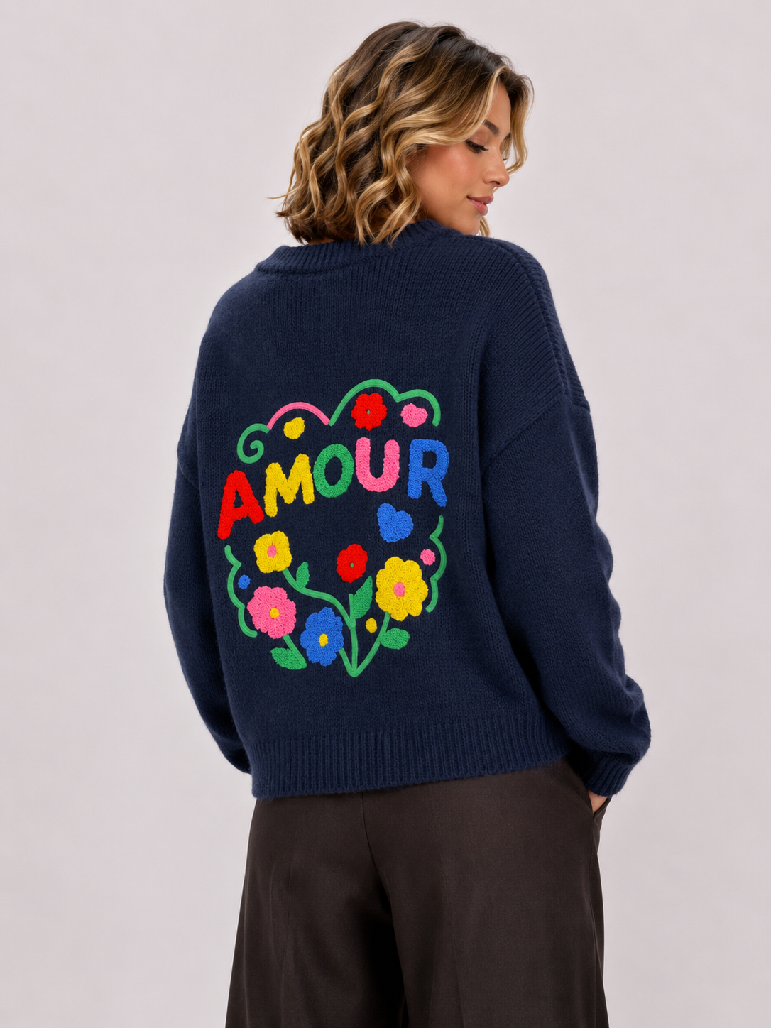 Strickpullover „AMOUR“ – florale Stickerei auf dem Rücken AP200: Grün / Standardmäßig / Eine Größe