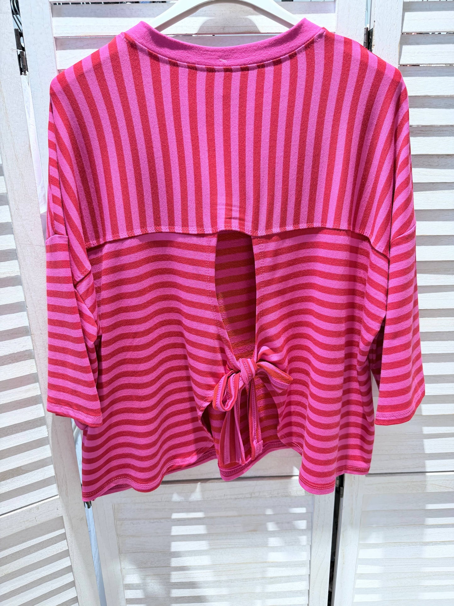 Gestreiftes T‑Shirt zum Binden am Rücken: Rosa / SIE