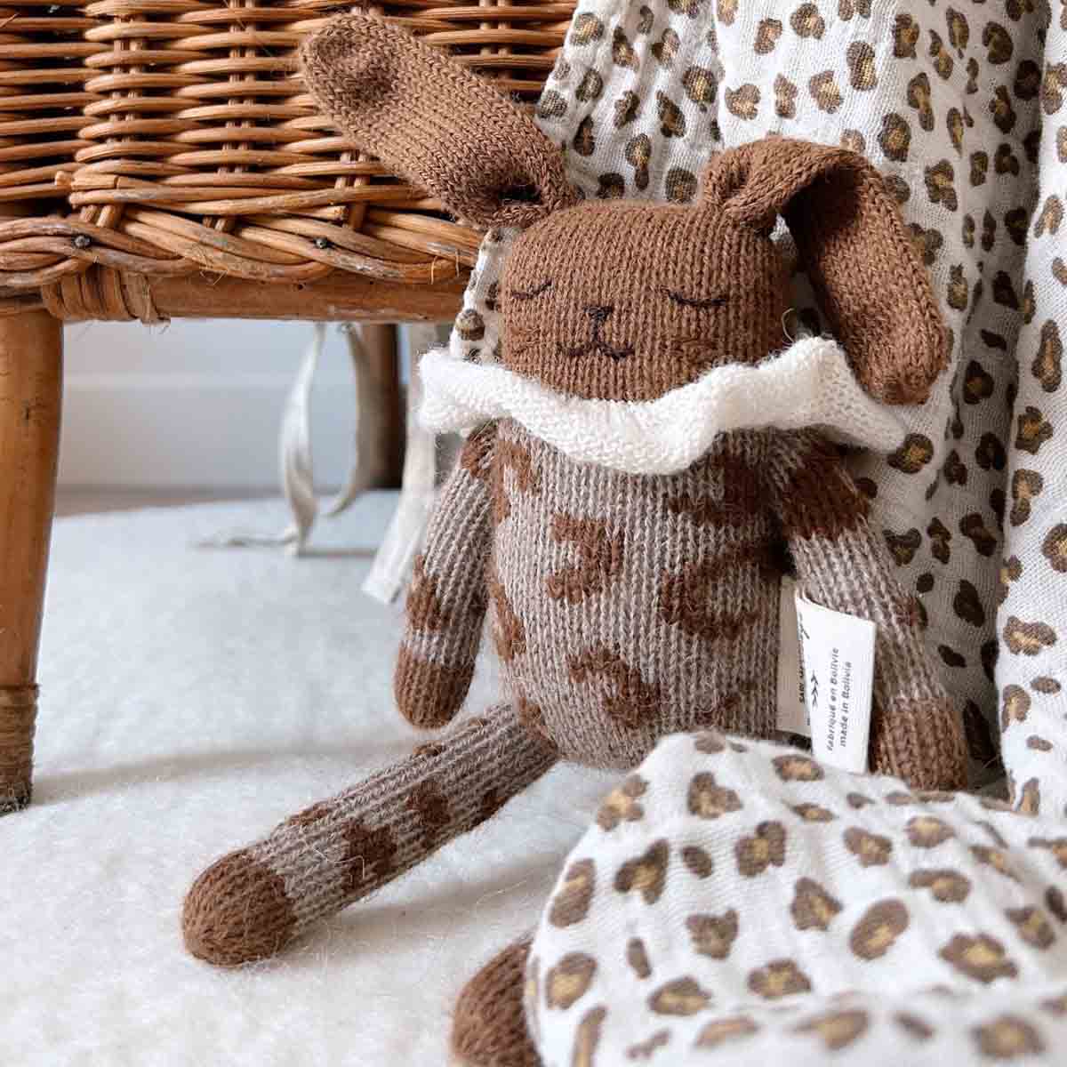 Bianca Mulltuch mit Mini-Leopardenmuster in Greige: MINI-LEOPARD / M 70x70