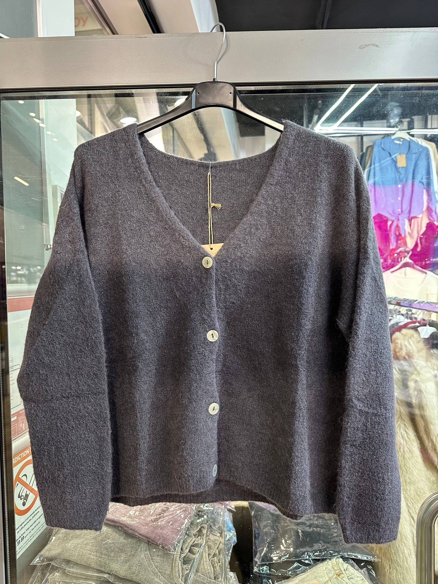 Alpaka-Cardigan mit V-Ausschnitt REF 1026: Schwarz