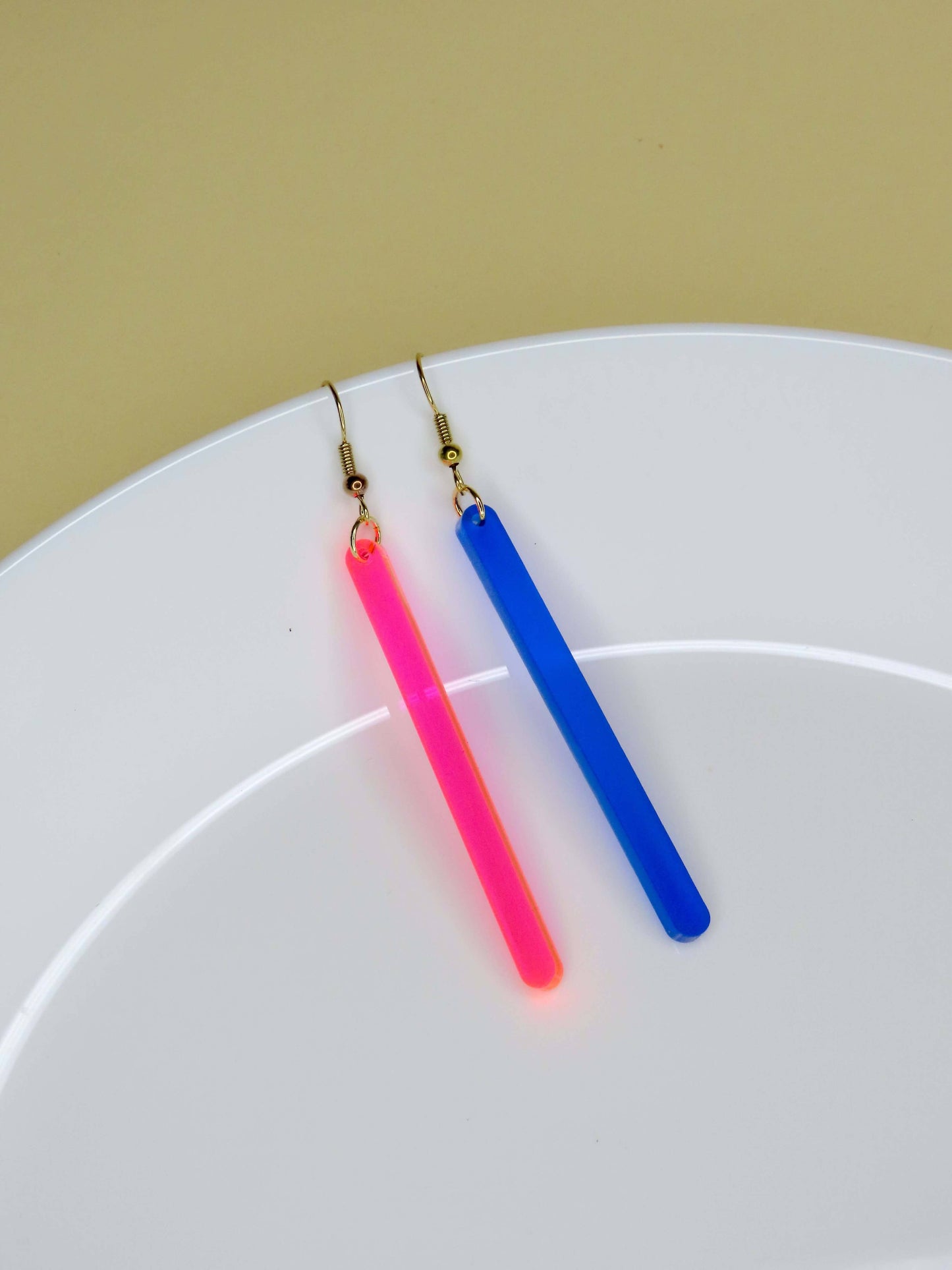 Niemalsmehrohne x Kunstmuseum Basel Edition - neon lights Nr. 4 - Ohrringe