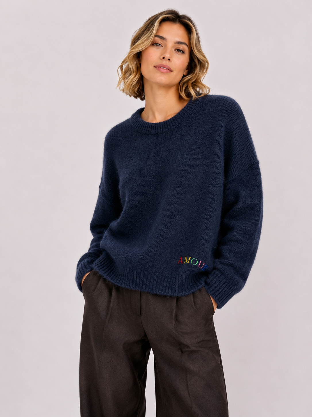 Strickpullover „AMOUR“ – florale Stickerei auf dem Rücken AP200: Grün / Standardmäßig / Eine Größe