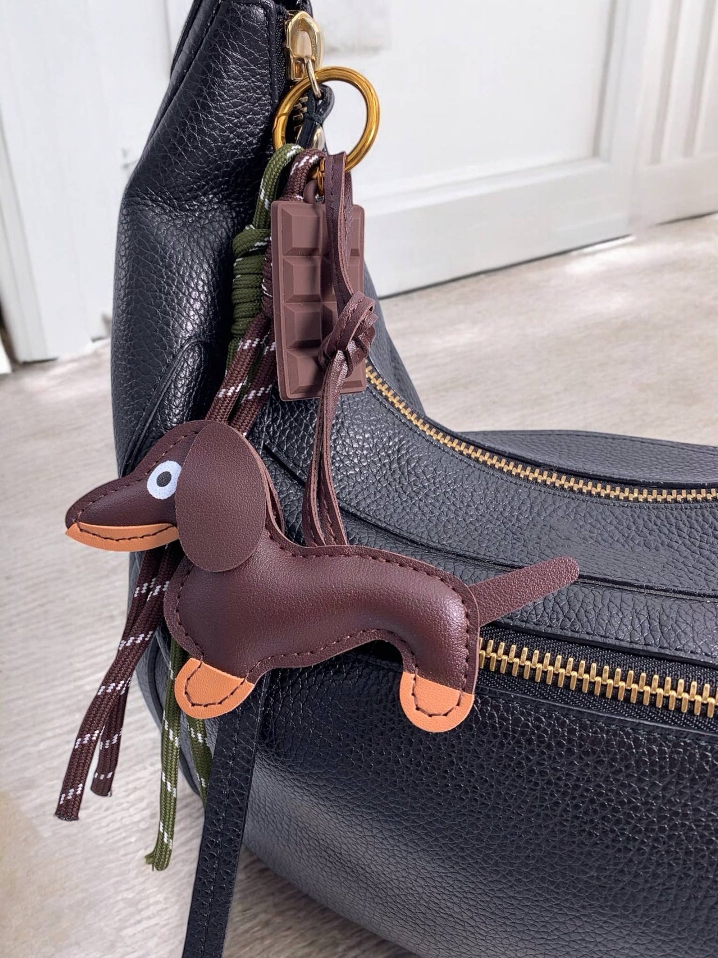 Taschenanhänger und Schlüsselanhänger Hund und Schokolade PC12: Braun / Synthetisch
