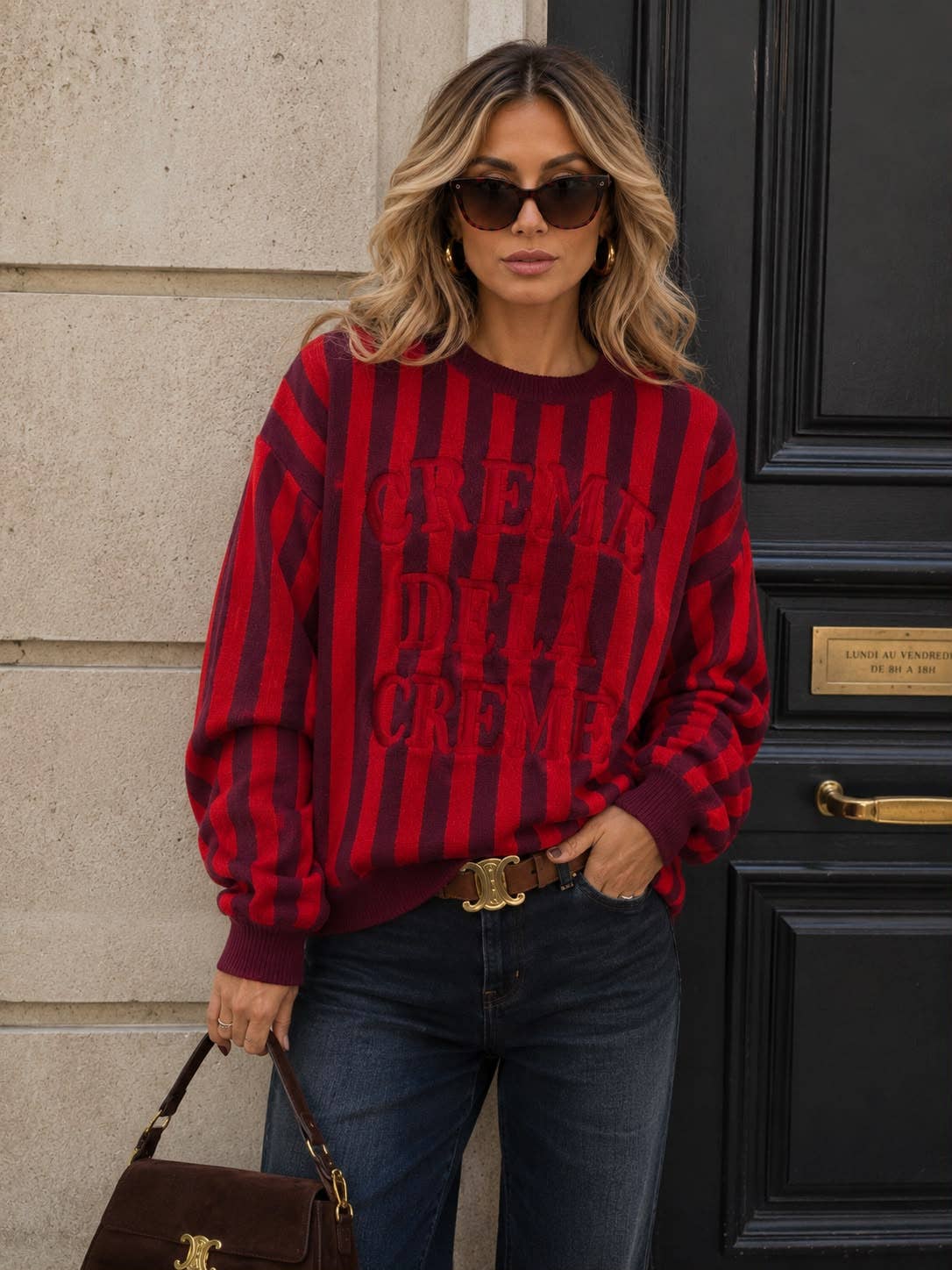 Oversize-Damenpullover mit vertikalen Streifen – Stickerei „Crème de la Crème“ & weicher Strick: Braun / TU 38-42
