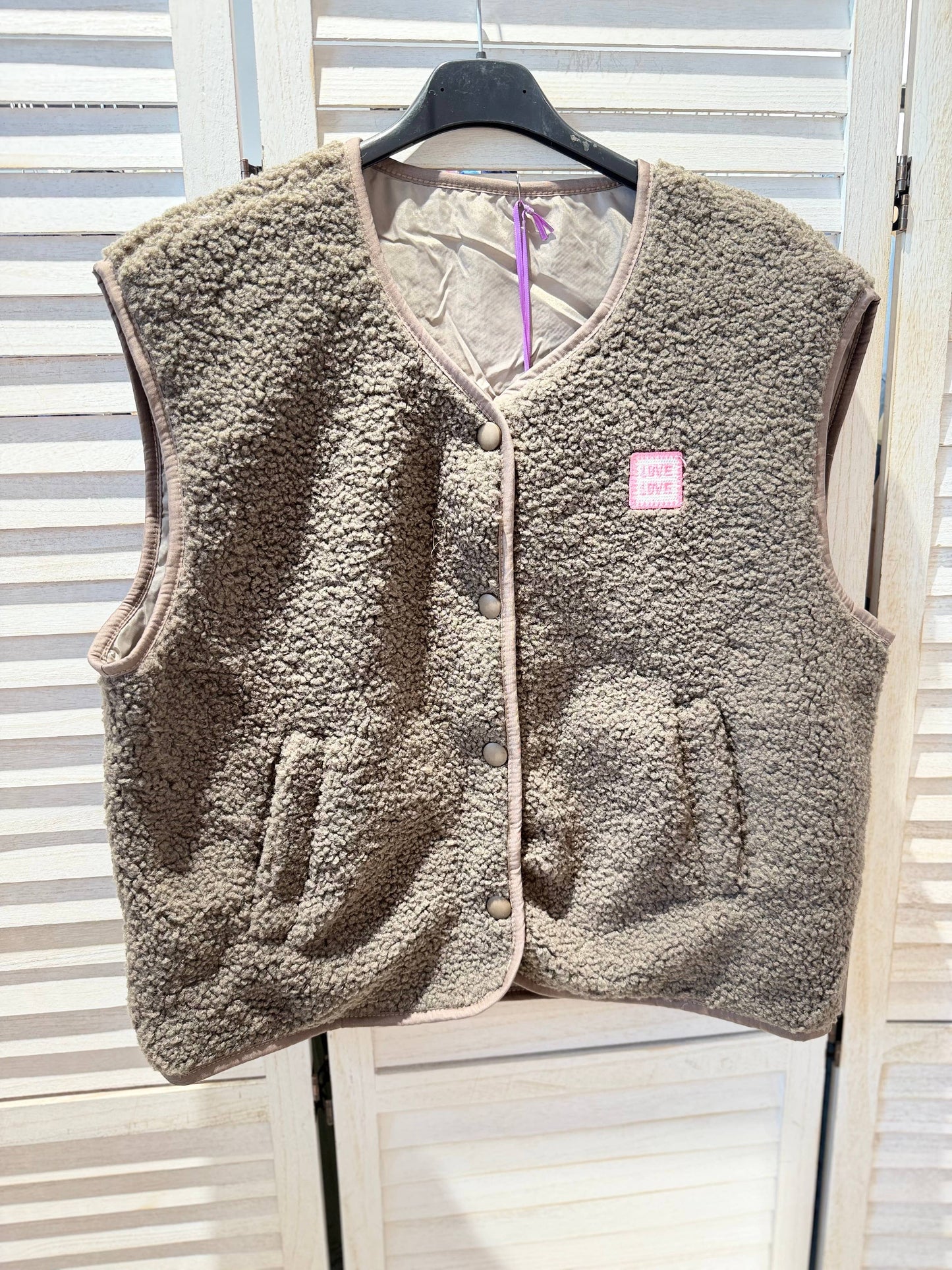 Gestreifte Teddyweste: Taupe / SIE