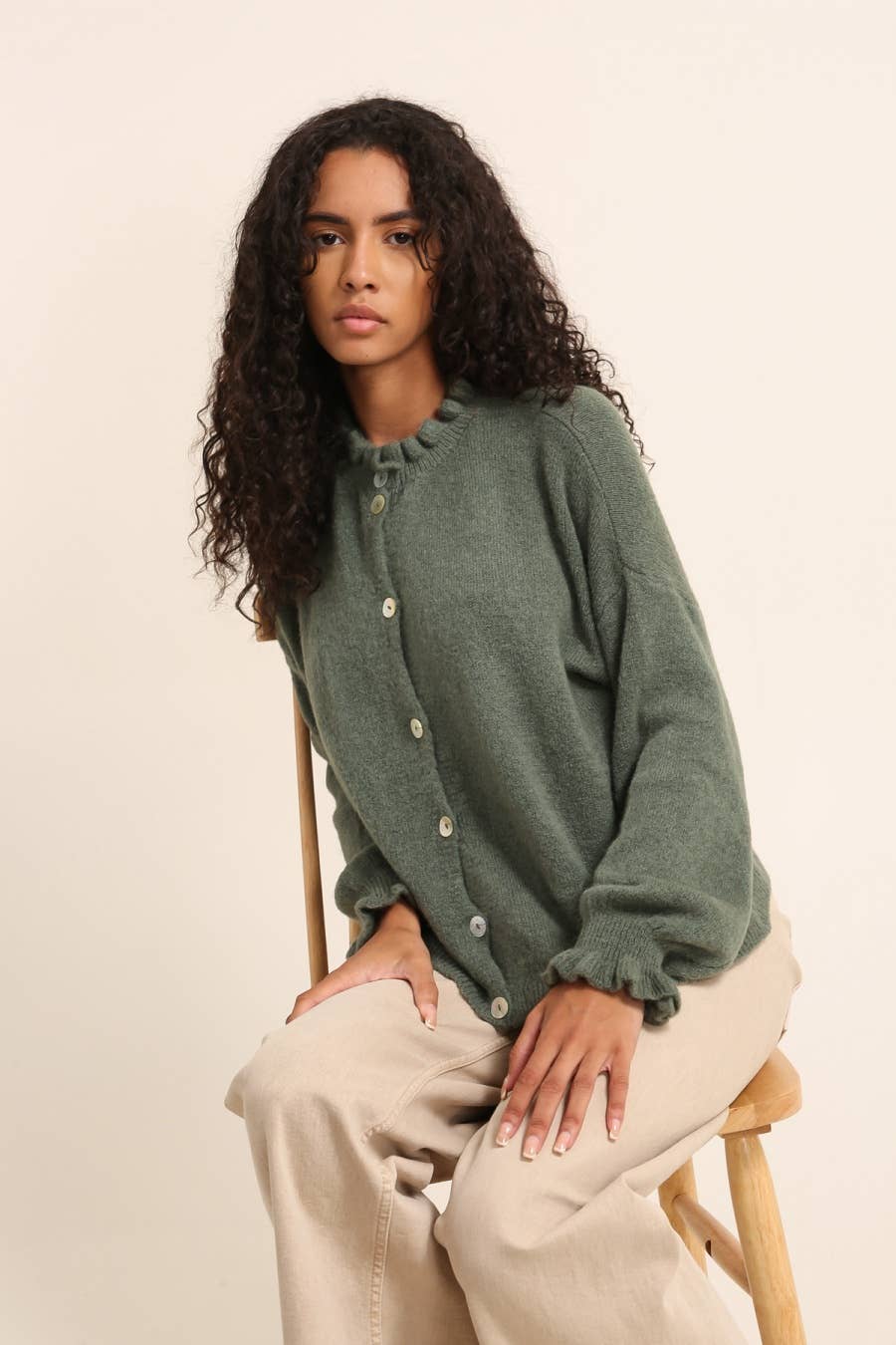 Strickjacke mit ALPAKA-Kragen REF. 8012: Schokolade