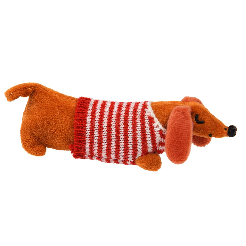 Mini-Würstchenhund in einer kleinen Schachtel
