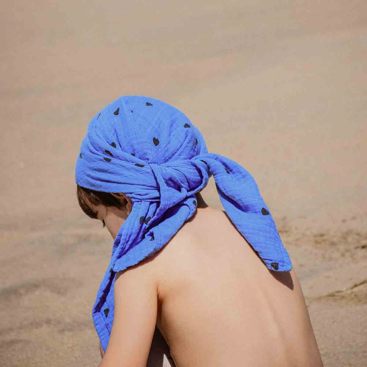 BIANCA Mulltuch mit Herz-Print in Greek Blue: GRIECHISCH BLAU / HERZ / M 70*70