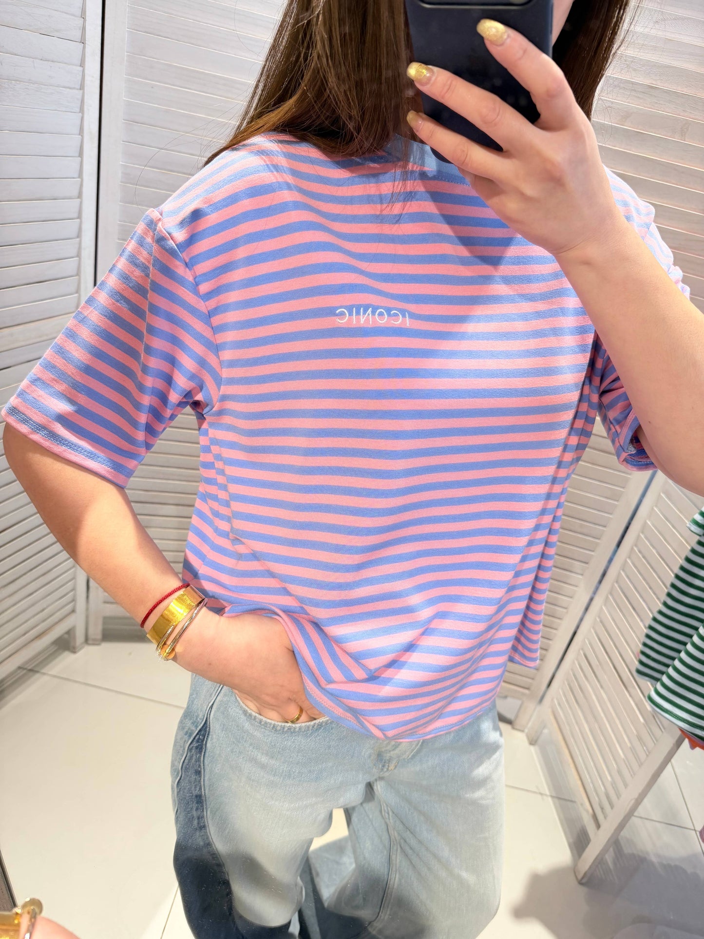 Modernes gestreiftes T‑Shirt: Rose bébé / Taille unique
