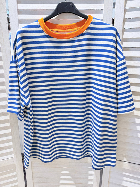 Gestreiftes T-Shirt mit Rundhalsausschnitt: Blau / SIE