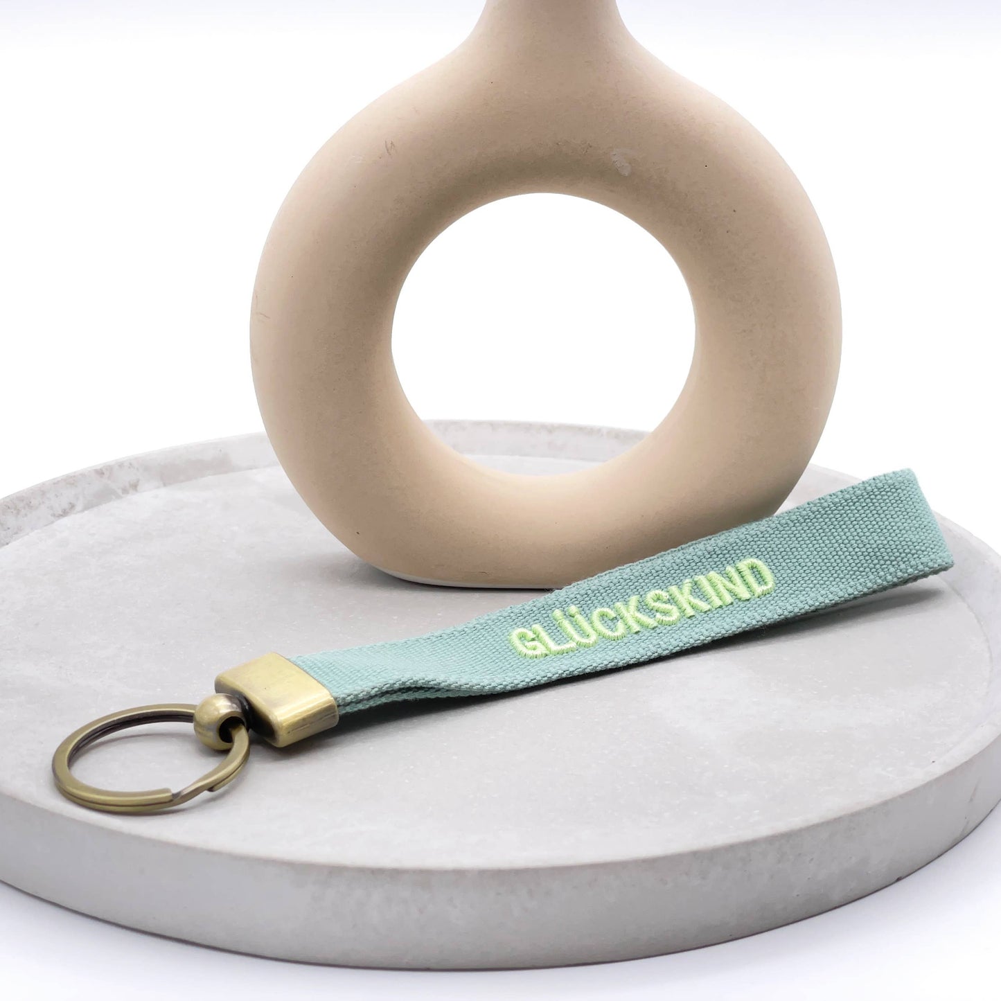 GLÜCKSKIND Schlüsselanhänger Keychain, gewebt  bestickt