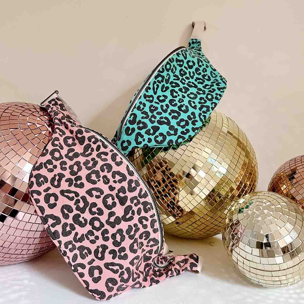 Damen Bauchtasche Graou mit Leopardenmuster: ERDBEERE / Graou