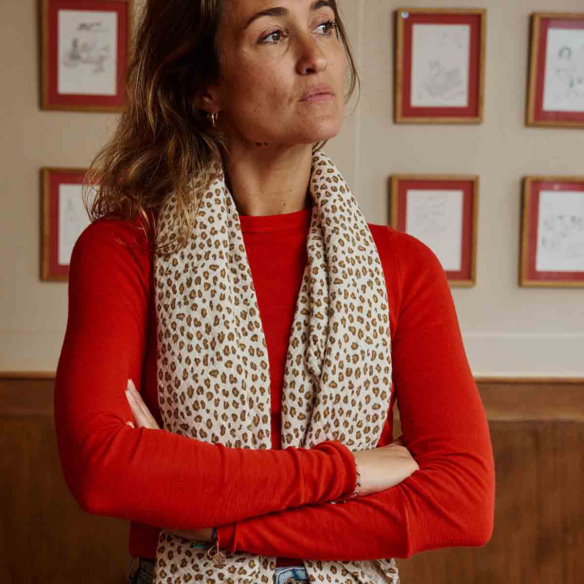 Bianca Mulltuch mit Mini-Leopardenmuster in Greige: MINI-LEOPARD / M 70x70