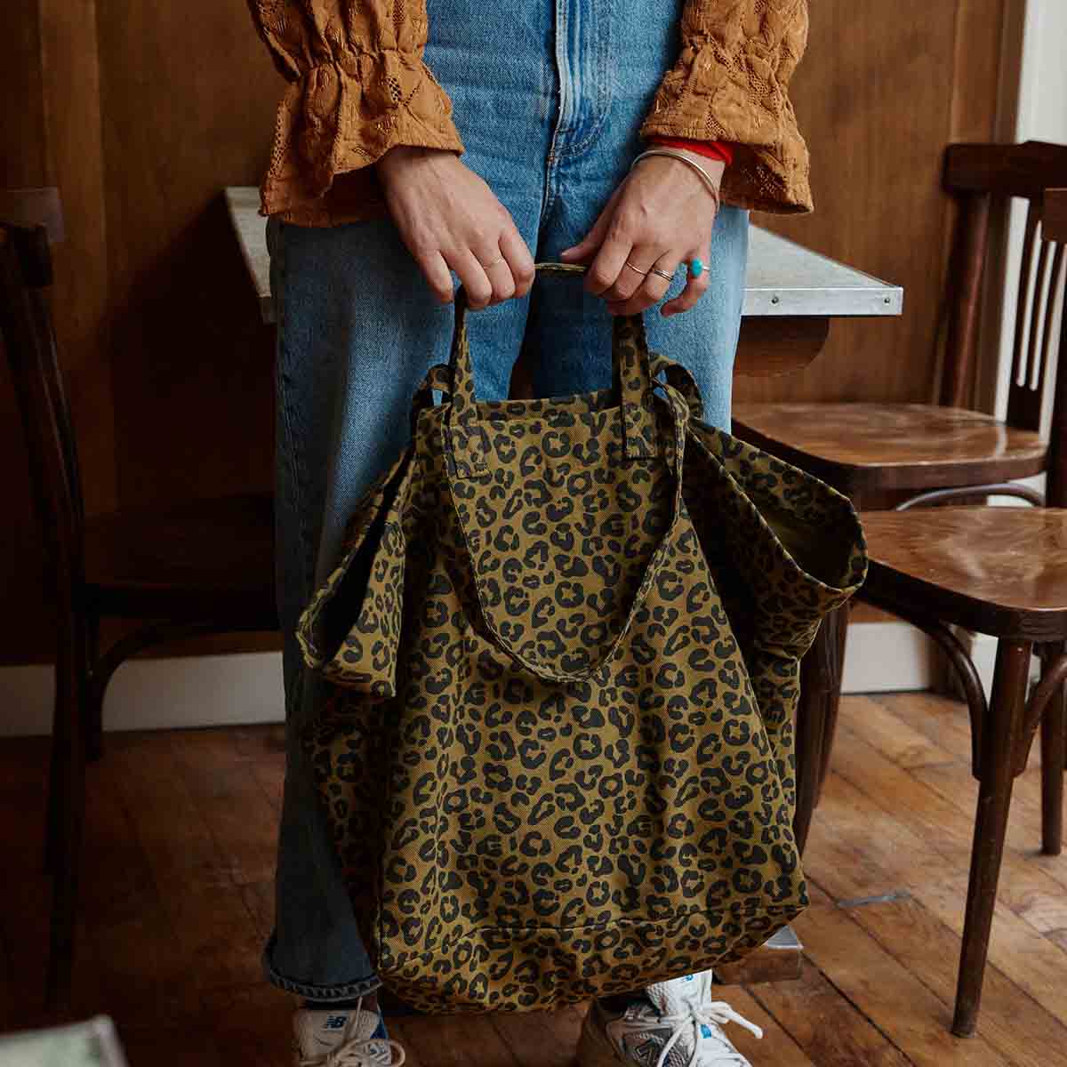 OLIVGRÜNE TASCHE VON ELISA GRAOU