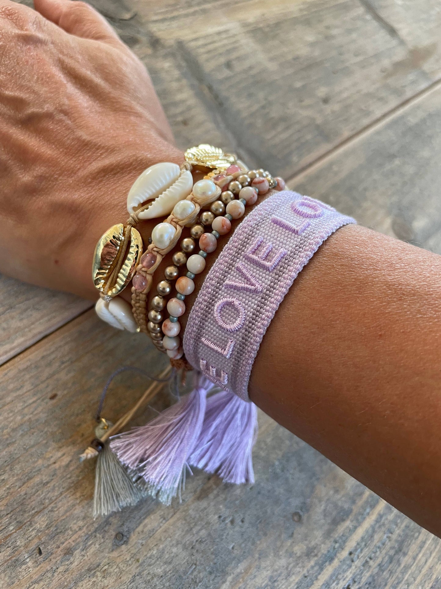 LOVE LOVE LOVE Statement Armband gewebt, bestickt