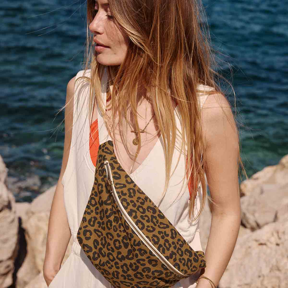 GRAU-OLIVGRÜNE GÜRTELTASCHE: Graou