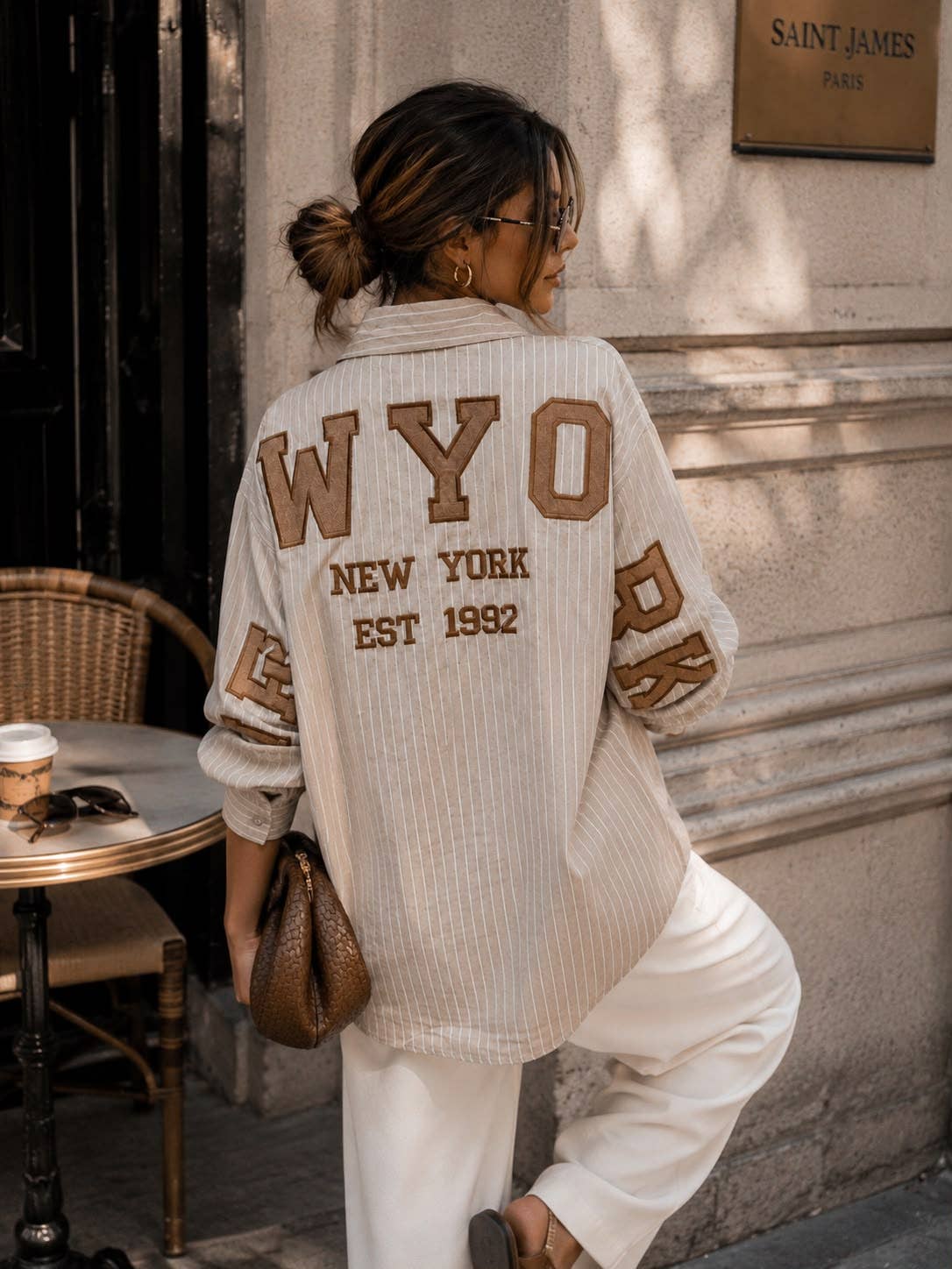 Oversize-gestreifte Damenbluse – Varsity-Stickereien New York: Brun / ML