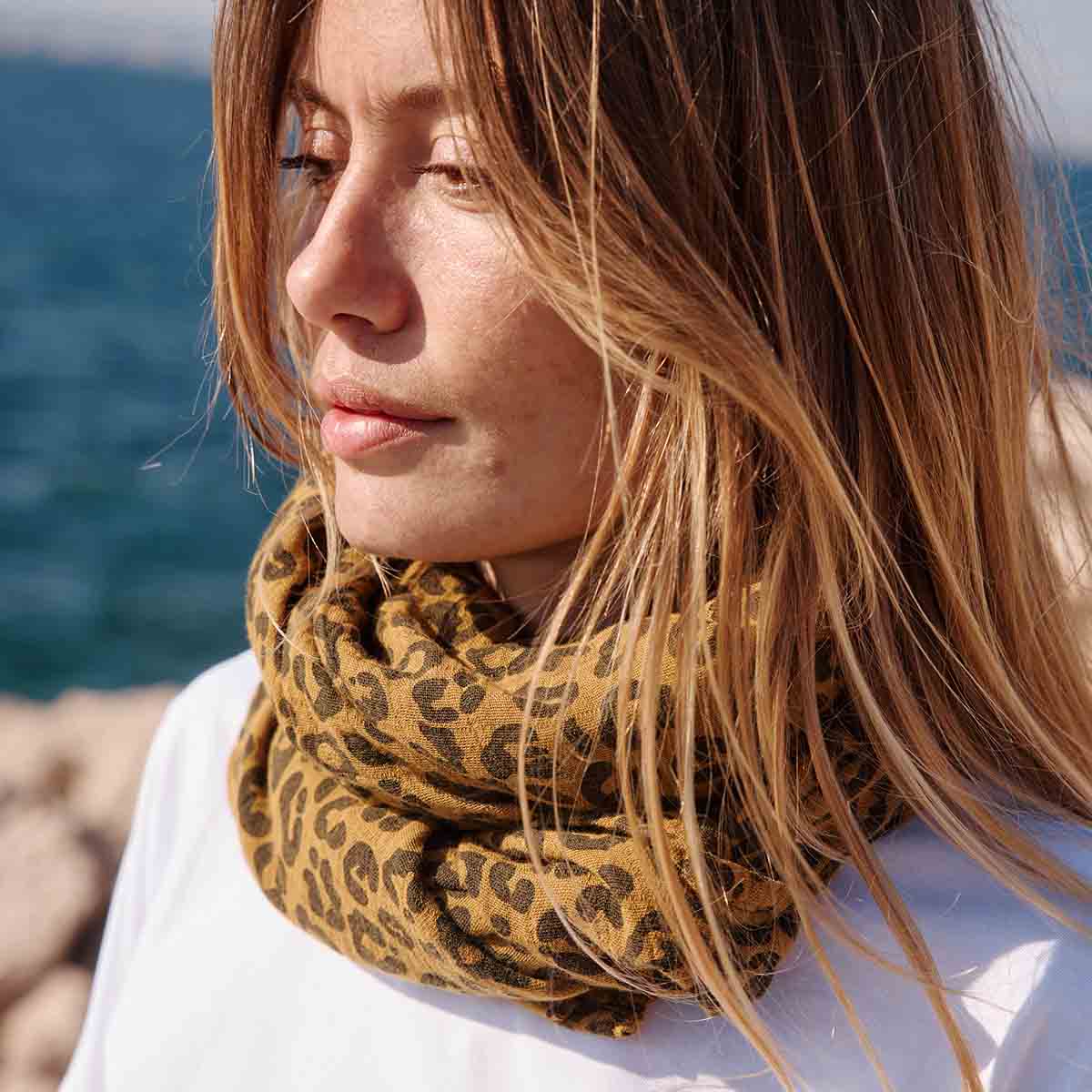 Bianca Musselintuch mit Karamell-Leopardenmuster: TOFFEE / GRAOU / L 110*110